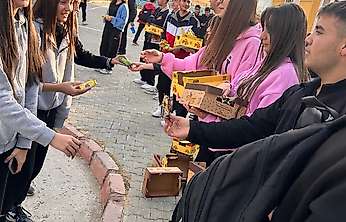 Celal Bayar Anadolu Lisesi öğrencilerinden örnek davranış