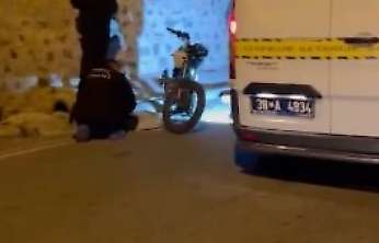 Otomobili çarptığı genç motosiklet sürücüsü hayatını kaybetti