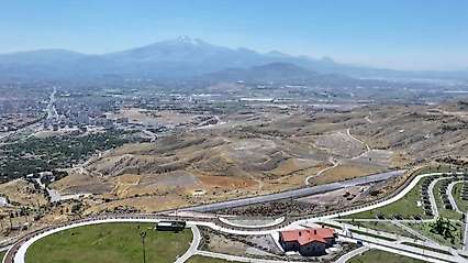 Erkilet Millet Bahçesi'nde, kent balkonunun yapımına başlandı