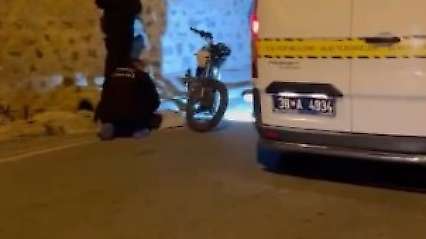 Otomobili çarptığı genç motosiklet sürücüsü hayatını kaybetti