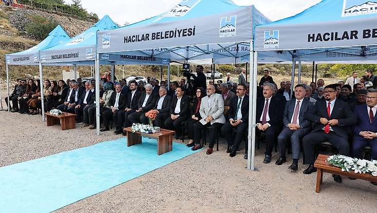 MilletHacı Ali Baktır iş birliğinde ilçeye kazandırılan 16 derslikli Hatice–Ali Baktır Kız İmam Hatip Lisesi’nin tanıtım töreni gerçekleştirildi.