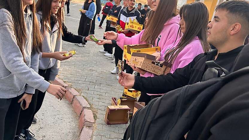 Celal Bayar Anadolu Lisesi öğrencilerinden örnek davranış