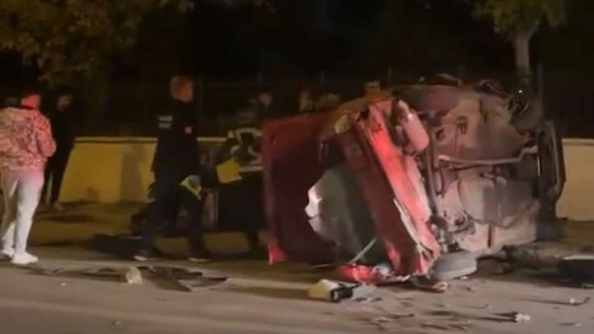 Otomobil ile motosikletin çarpıştığı kazada 1 kişi ağır yaralandı