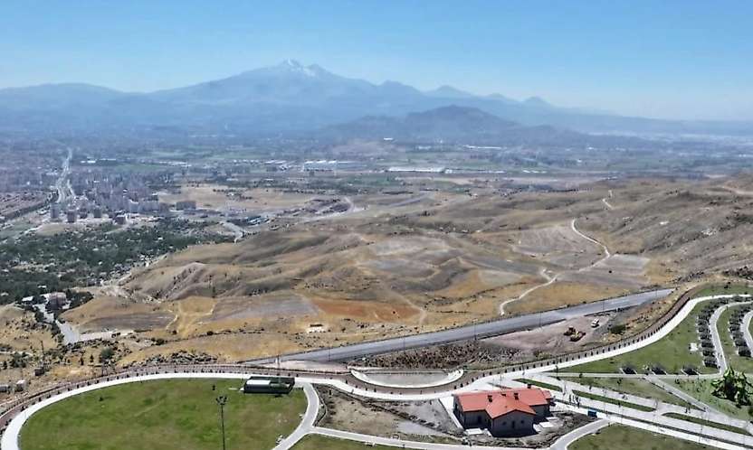 Erkilet Millet Bahçesi'nde, kent balkonunun yapımına başlandı